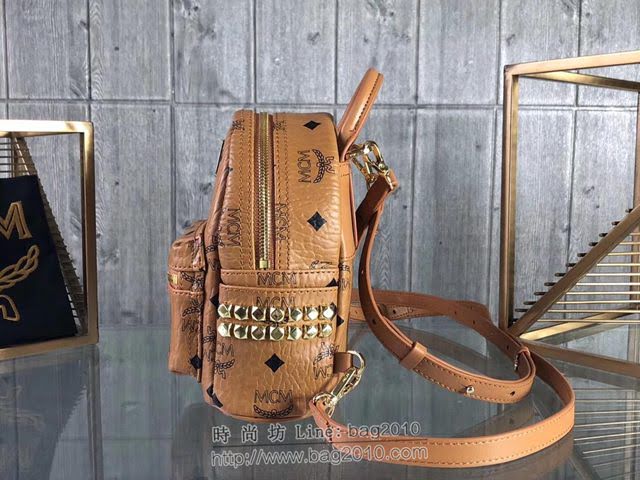 MCM雙肩背包 原單 超mini Stark經典女背包 側邊點綴鉚釘 MCM後背包 時尚迷人單品  mdmc1090